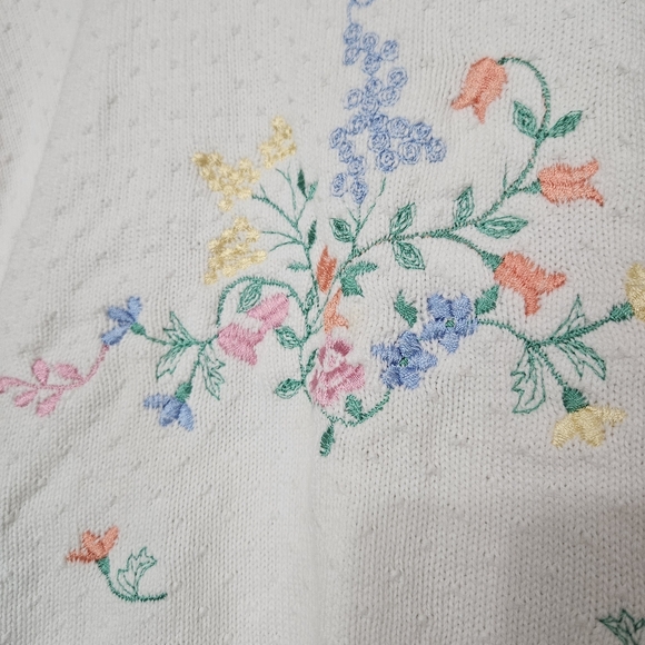 White Floral Embroidered Short Sleeve Sweater - Picture 2 of 4